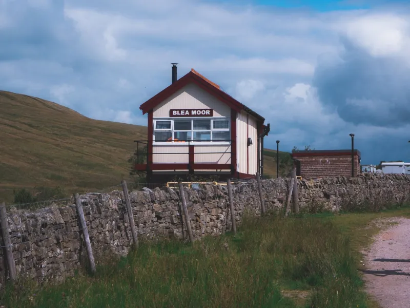 Stone Reads Stone: The Wall-Builders Who Speak the Language of the Moor